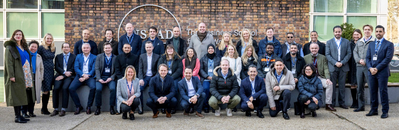group-photo-theleadershiptransition-people_infront_of_brick_INSEAD_wall_FBL