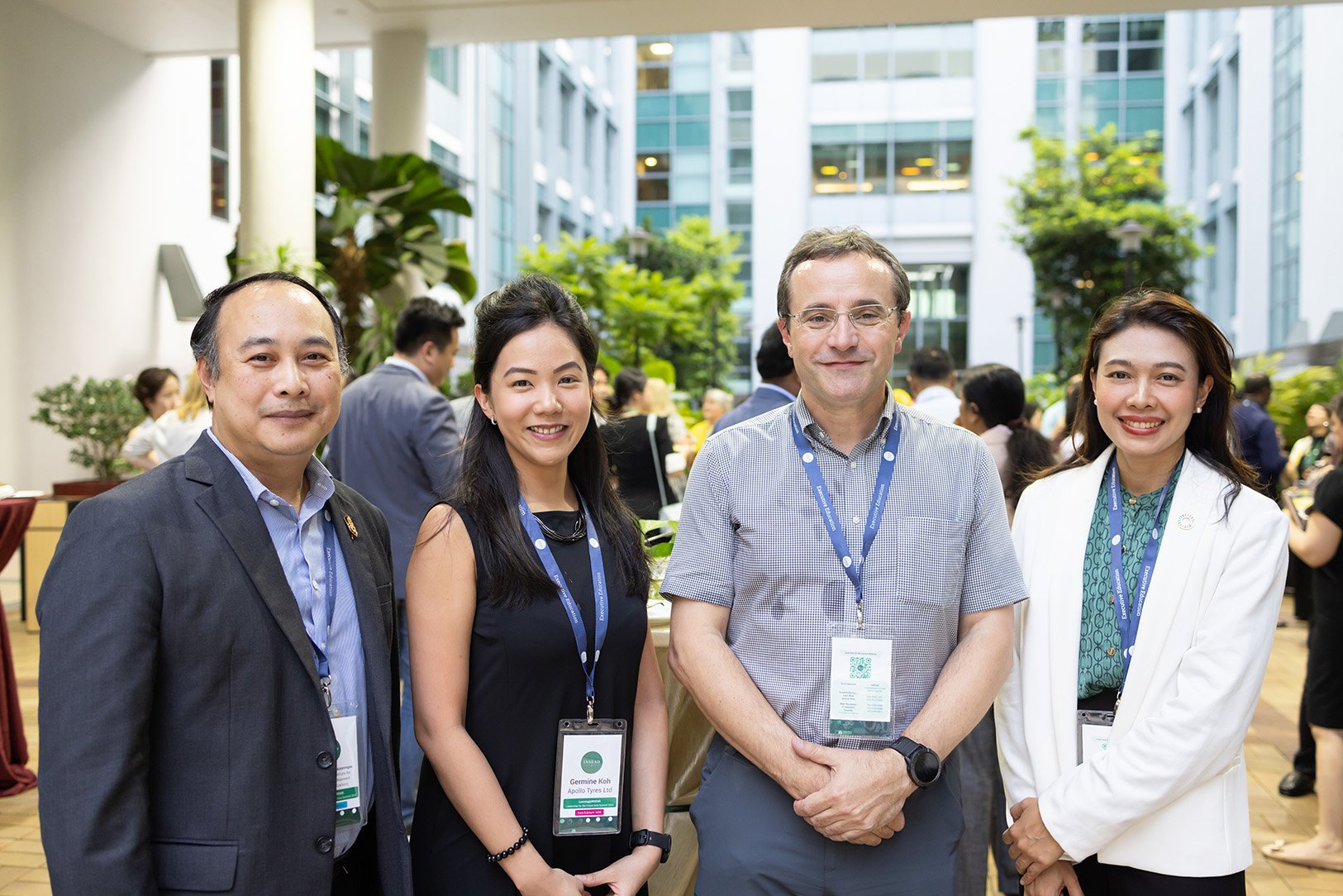 learninginsead_asia_summit-team.jpg